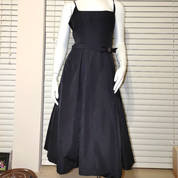 Maggy London Dresses & Skirts - Maggy London Black Spaghetti-strap Cocktail Formal Dress